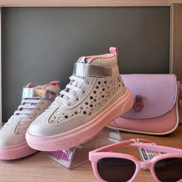 Tênis infantil cano alto com brilhos e bolsinha rosa